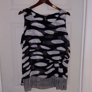EUC Alfani Sleeveless Blouse 1X B&W Gathered Asymmetrical Waist Contrasting
